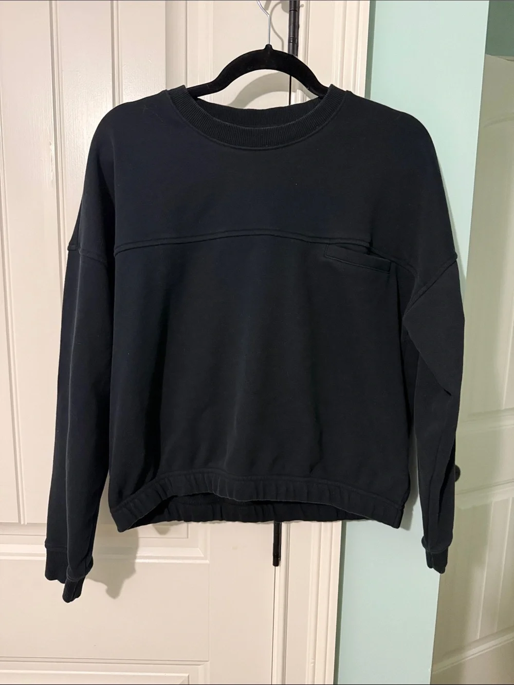 Vuori Black Crewneck Sweatshirt